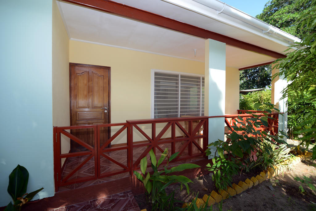 Le Relax Self Catering Apartment La Digue Exterior photo