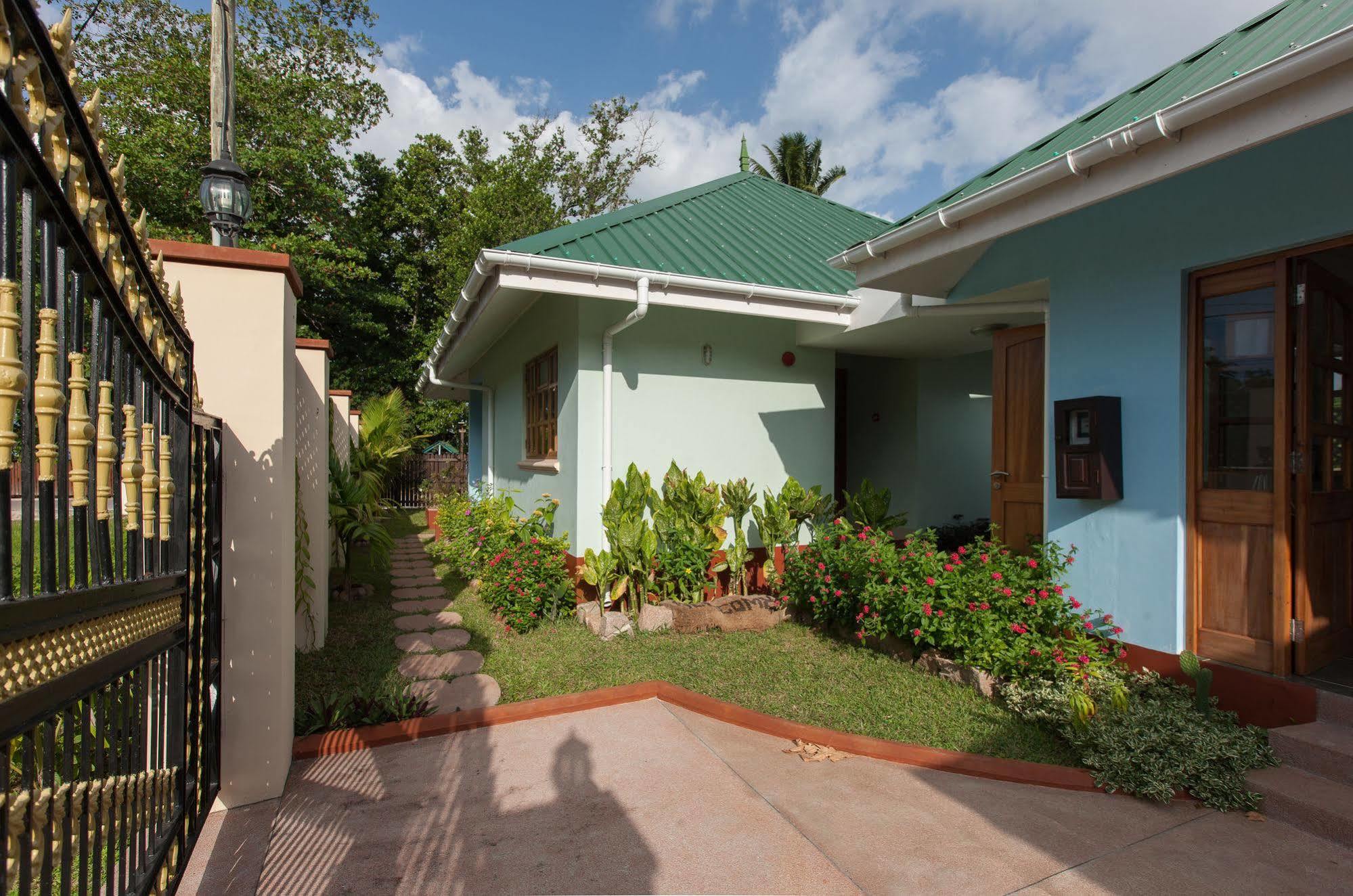 Le Relax Self Catering Apartment La Digue Exterior photo